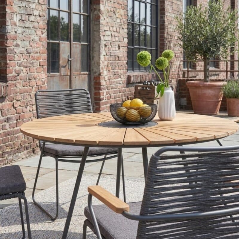 Liadomo "Atina" Set mit Stapelstuhl, Kufengestell Edelstahl anthrazit, Rope anthrazit und Gartentisch Ø 110 cm mit Teakplatte mit Keramik-Einlage