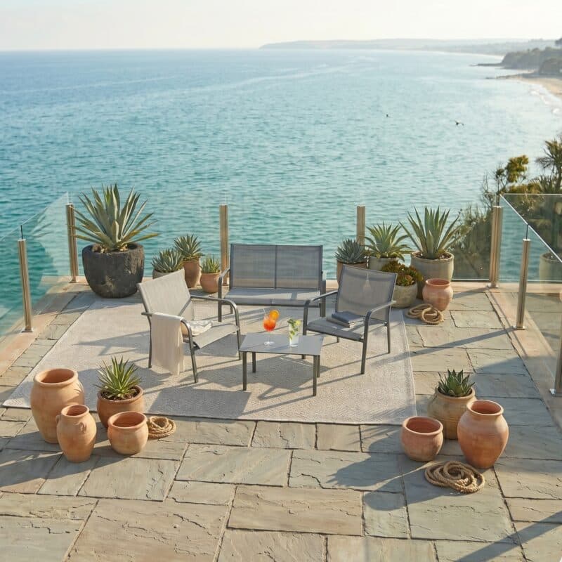 Jati&Kebon "Dransy" Loungeset mit Sessel, Sofa & Tisch, Aluminium eisengrau, Textilgewebe silbergrau (Bild KI-generiert)