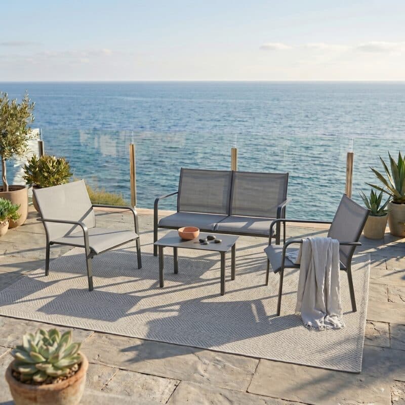 Jati&Kebon "Dransy" Loungeset mit Sessel, Sofa & Tisch, Aluminium eisengrau, Textilgewebe silbergrau (Bild KI-generiert)