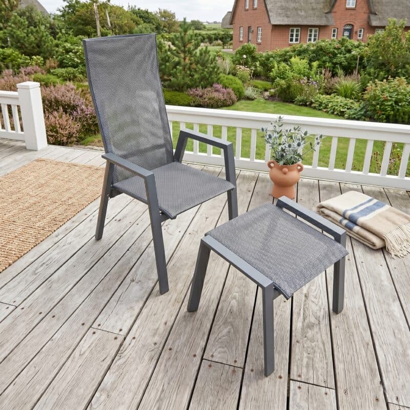 Lesli Living “Amir“ Hochlehner und Hocker, Gestelle Aluminium anthrazit matt, Sitz Textilgewebe schwarz/grau (Bild KI-generiert)