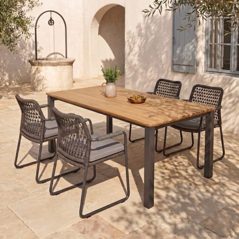 CASA DOMA Set 5-tlg. mit "Fasano" Gartenstuhl, Alu anthrazit, Rope anthrazit (Knoten), Kissen medium grey, und "Campana" Gartentisch 160×90 cm, Edelstahl anthrazit, Teakholz (Bild KI-generiert)