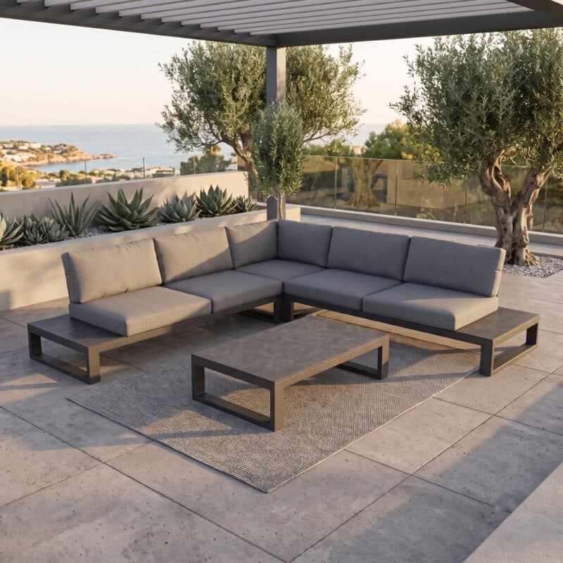 Jati & Kebon Loungeset "Virginia", Gestell Aluminium eisengrau, Polster Sunbrella® schiefergrau, Tischplatte HPL Nero Granite (Bild KI-generiert)