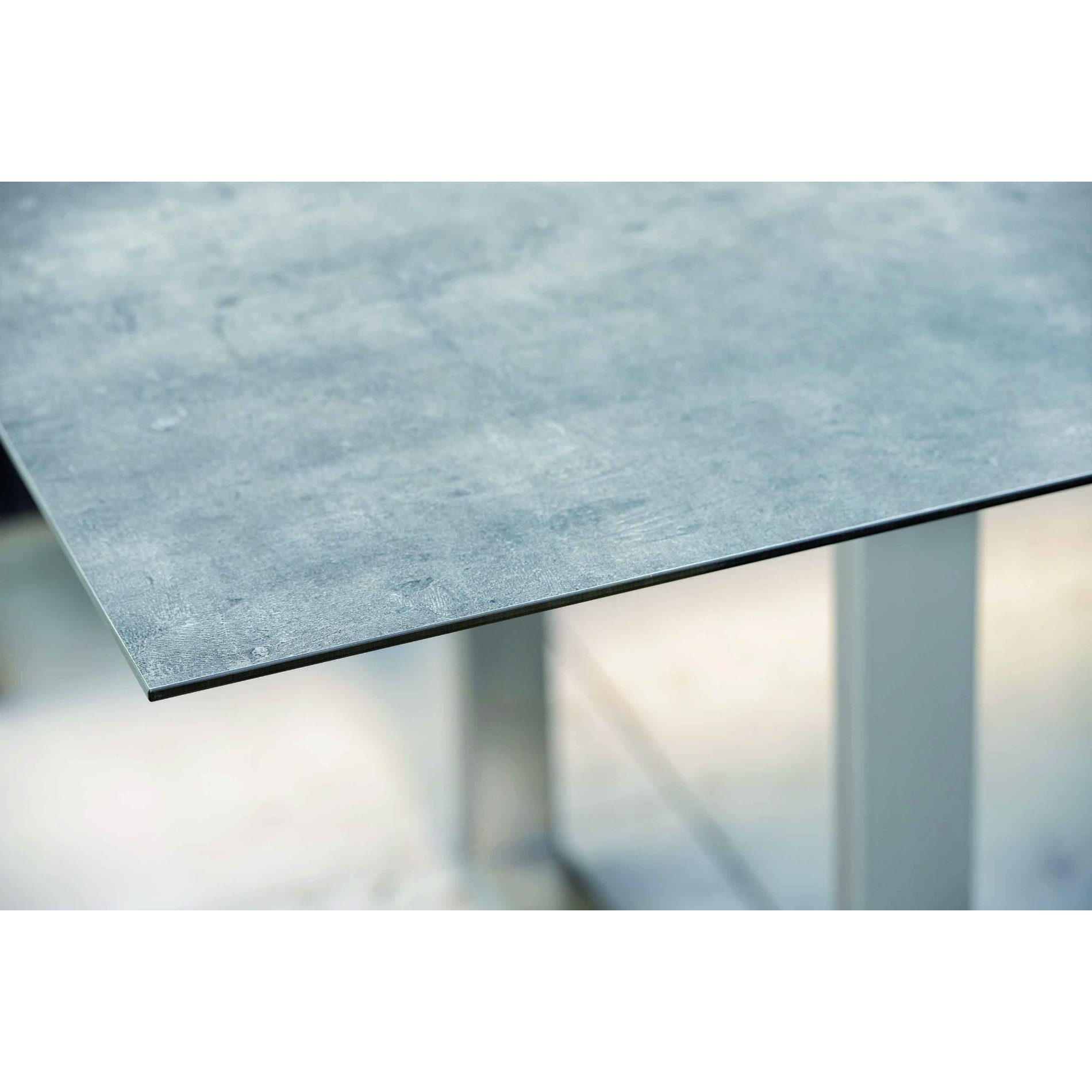 Stern Kufentisch, Gestell Edelstahl, Tischplatte HPL Zement