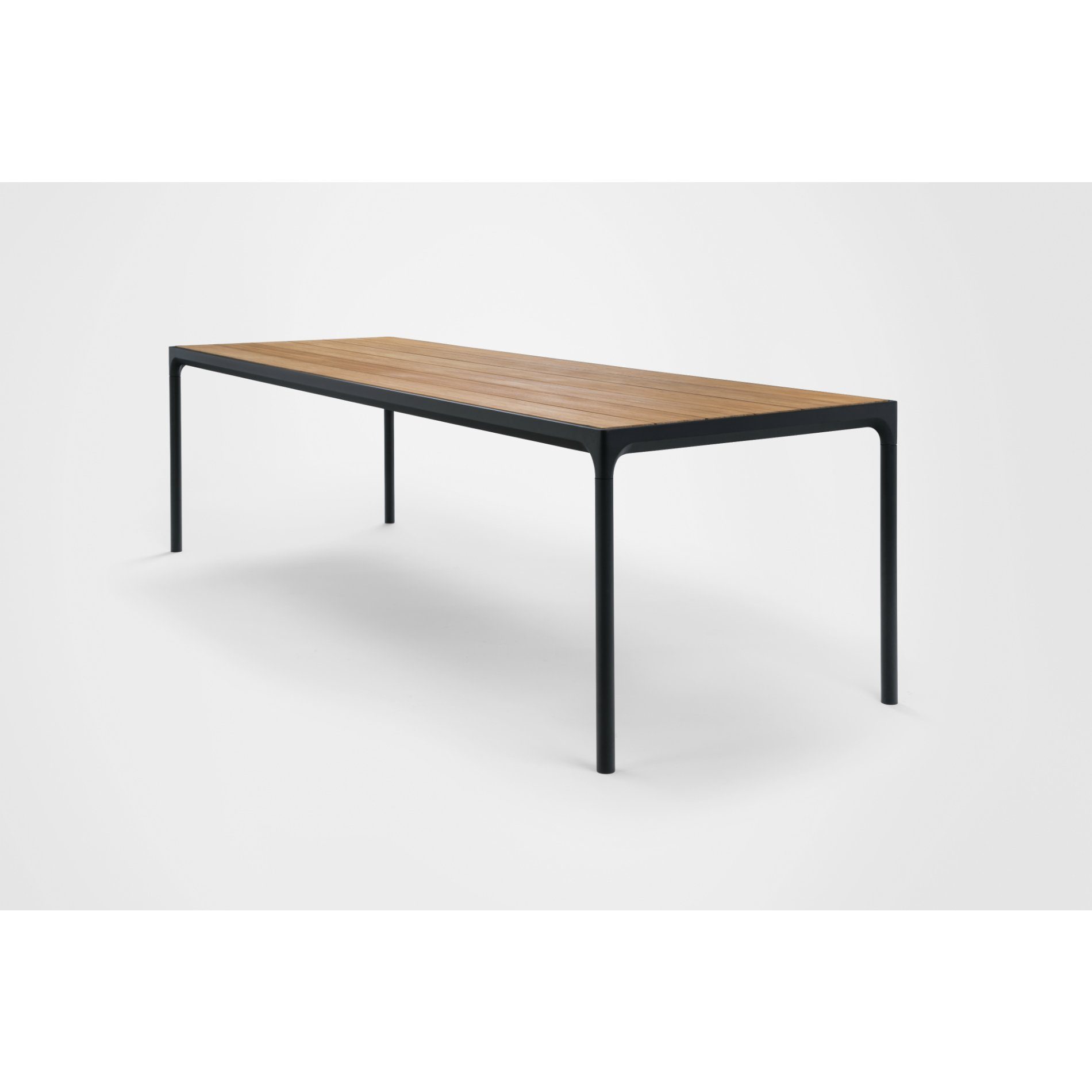 Gartentisch "Four" von Houe, Gestell Aluminium schwarz, Tischplatte Bambus, 270x90 cm