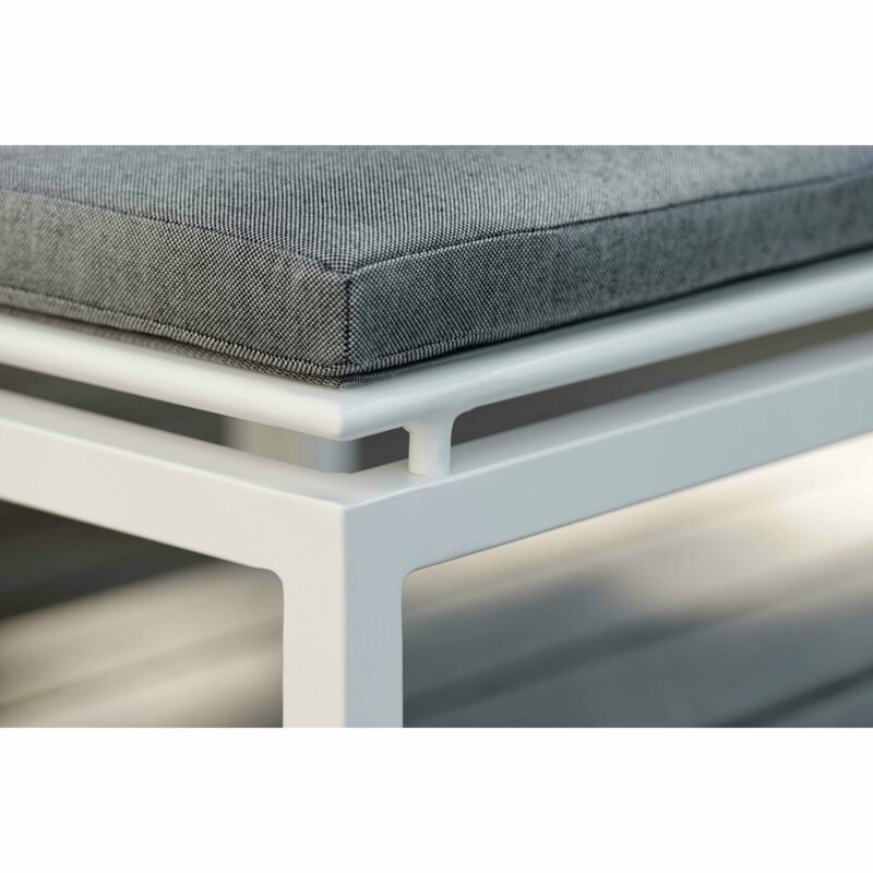 Stern "Skelby" Loungehocker, Gestell Aluminium weiß, Sitzflächen-Basis Textilen silber, Kissen seidengrau