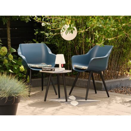 Hartman "Sophie Studio" Armchair, Gestell carbon black, Sitzfläche Kunststoff steel blue mit Beistelltisch "Sophie"