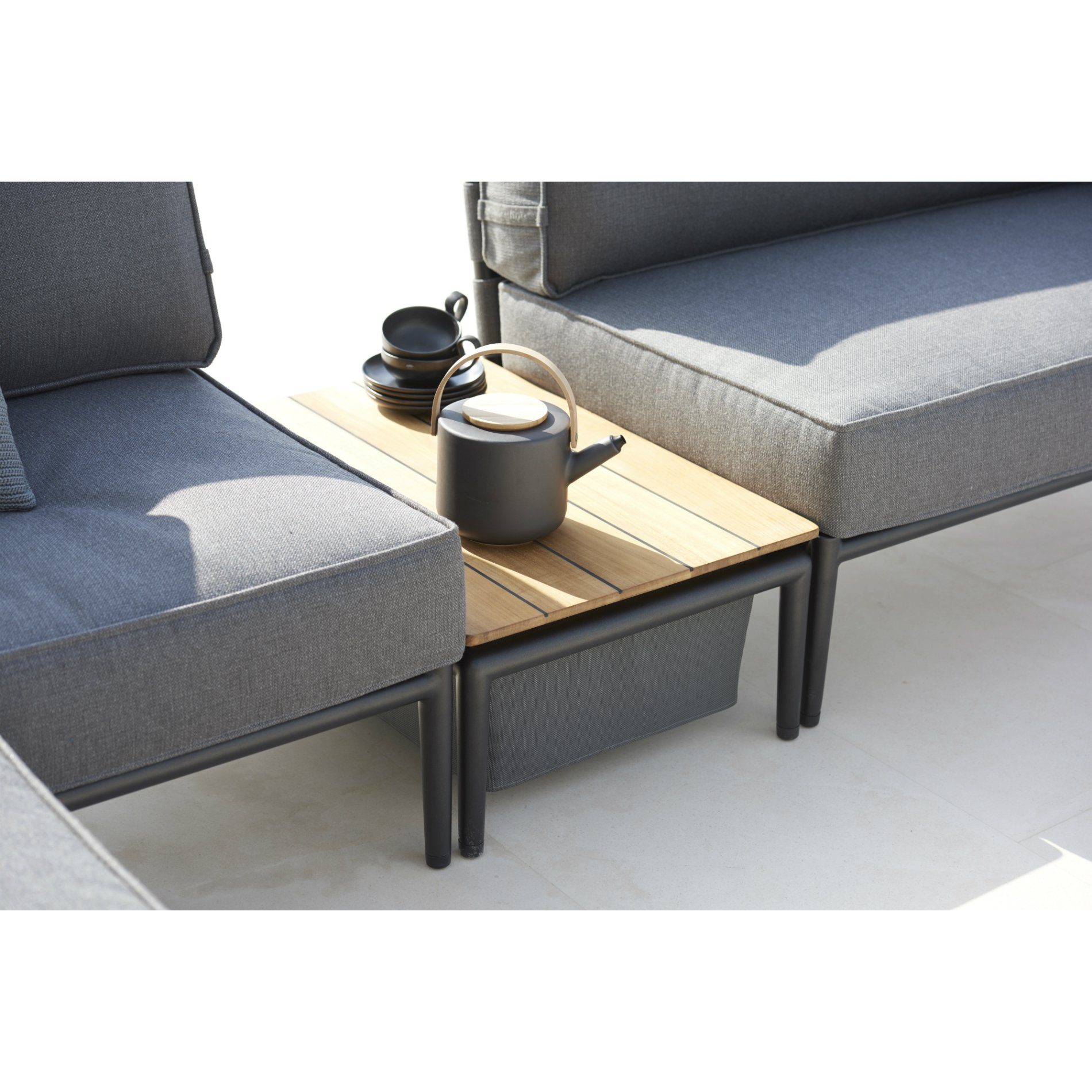 Cane-line "Conic" Loungetisch mit Box, Aluminium lavagrau, Textilgewebe grau