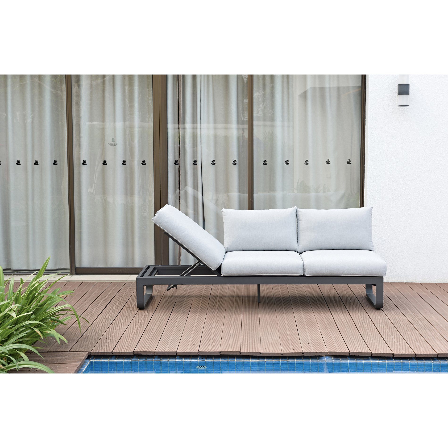 Zebra "Fly Lounge" 3-Sitzer Sofa, beidseitig verstellbar, Gestell Aluminium graphite, Kissen mixed grey