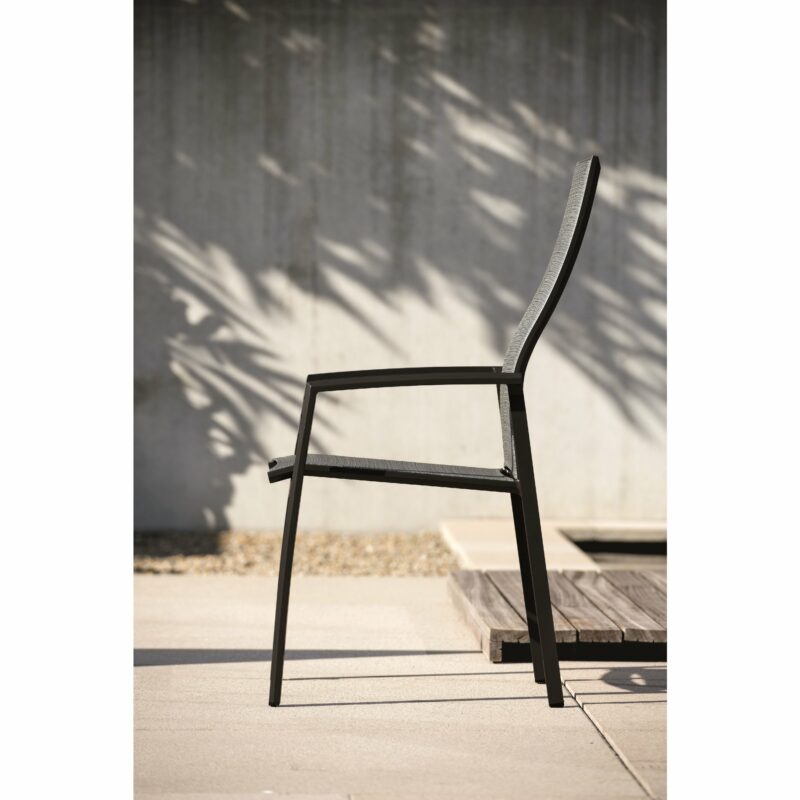 Stern "Kari" Stapelsessel hoch, Gestell Aluminium schwarz, Sitzfläche Textilbespannung Leinen grau, Ambiente