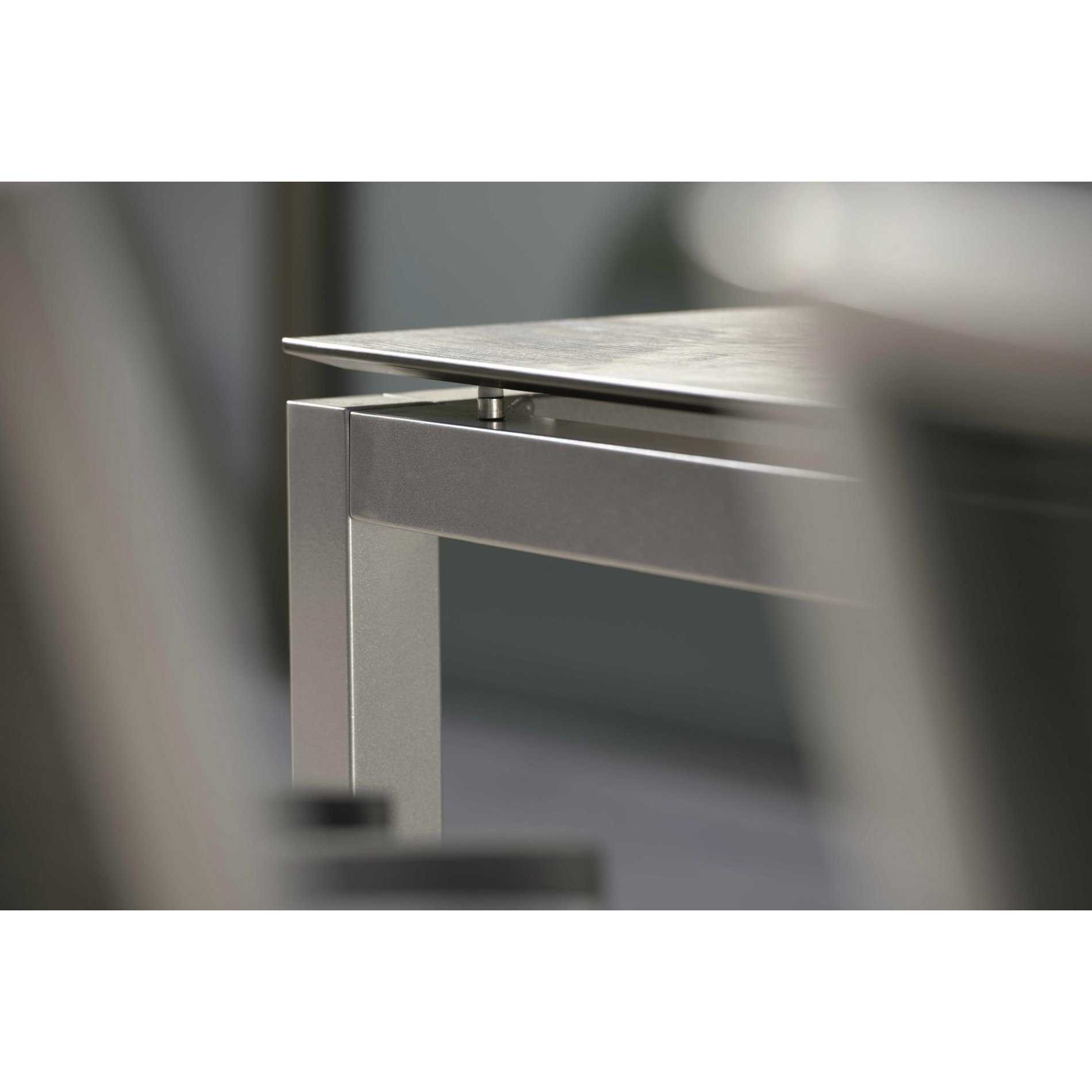 Stern Tischsystem, Gestell Aluminium graphit, Platte HPL (Silverstar), Detail