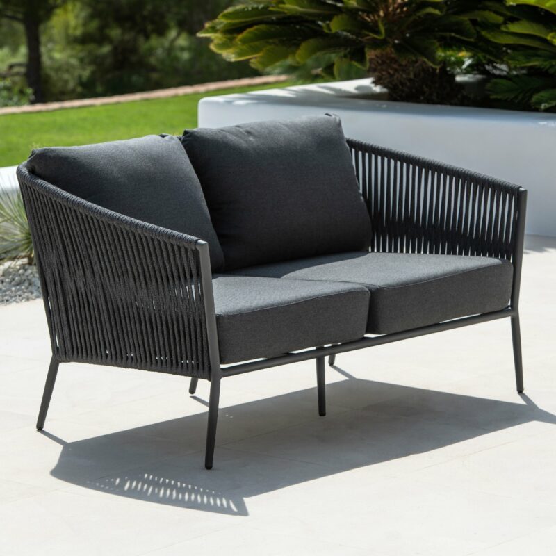 Jati&Kebon "Fortuna" 2-Sitzer Loungesofa, Gestell Aluminium eisengrau, Bespannung Rope schwarz, Kissen Natté Sooty