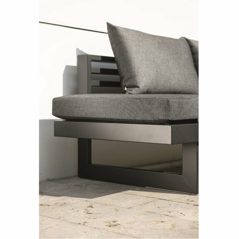 Stern Lounge/Liege "New Holly", Gestell Aluminium schwarz matt, Sitzfläche Textil Leinen grau, Outdoor-Kissen (100% Polyacryl) seidenschwarz mit schnelltrocknendem Schaum