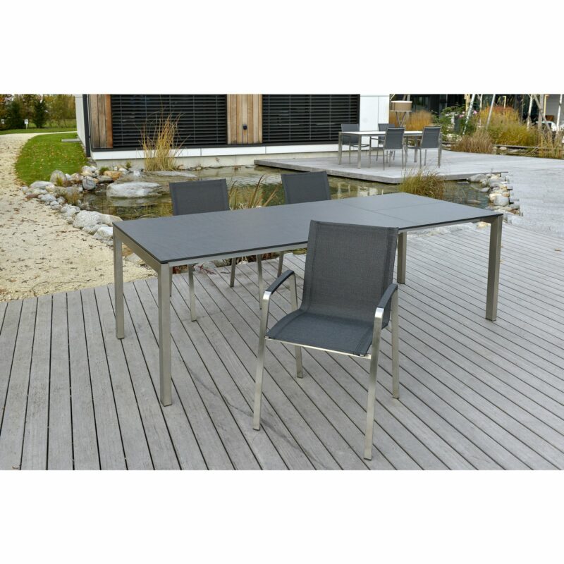 SIT Mobilia Gartentisch "Ventura“, Gestell Edelstahl, Tischplatte HPL Dark Grey mit 70 cm Klappeinlage, Stuhl "Tinto"