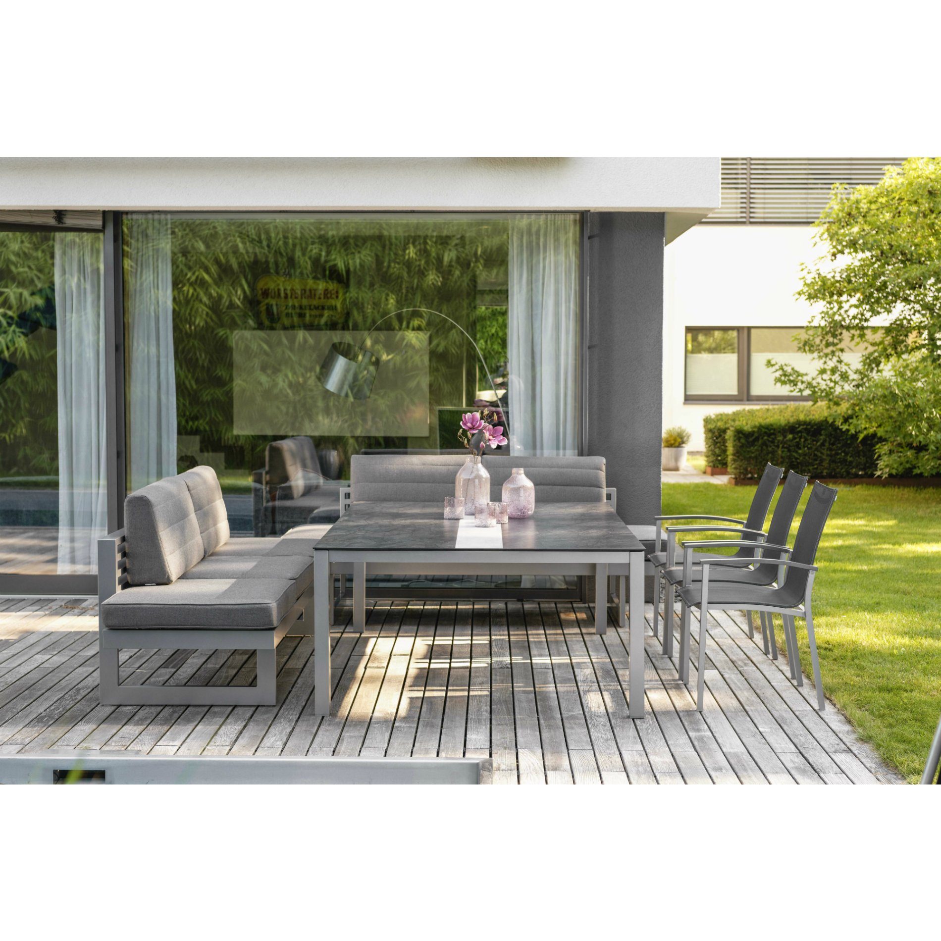 Stern Gartenmöbel-Set mit Gartentisch 200x140 cm und Dining-Bank "New Holly" sowie Stapelsessel "Evoee"