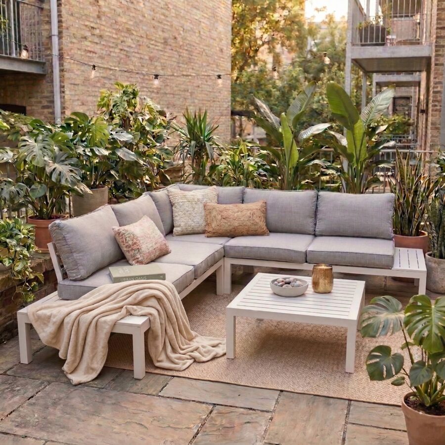 Home Islands "Laos" Loungeset, Gestell & Ablagen Aluminium weiß, Polster hellgrau (Bild KI-generiert)