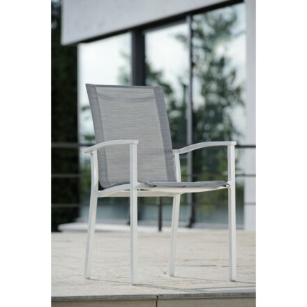 Stern "Evoee" Stapelsessel, Gestell Aluminium weiß, Sitzfläche Textilgewebe silber, Armlehnen Aluminium weiß