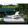 Jati&Kebon "Ibiza" Sonnenliege, Gestell Aluminium weiß, Bespannung Textilgewebe hellgrau mit Auflage und Beistelltisch "Vannes"