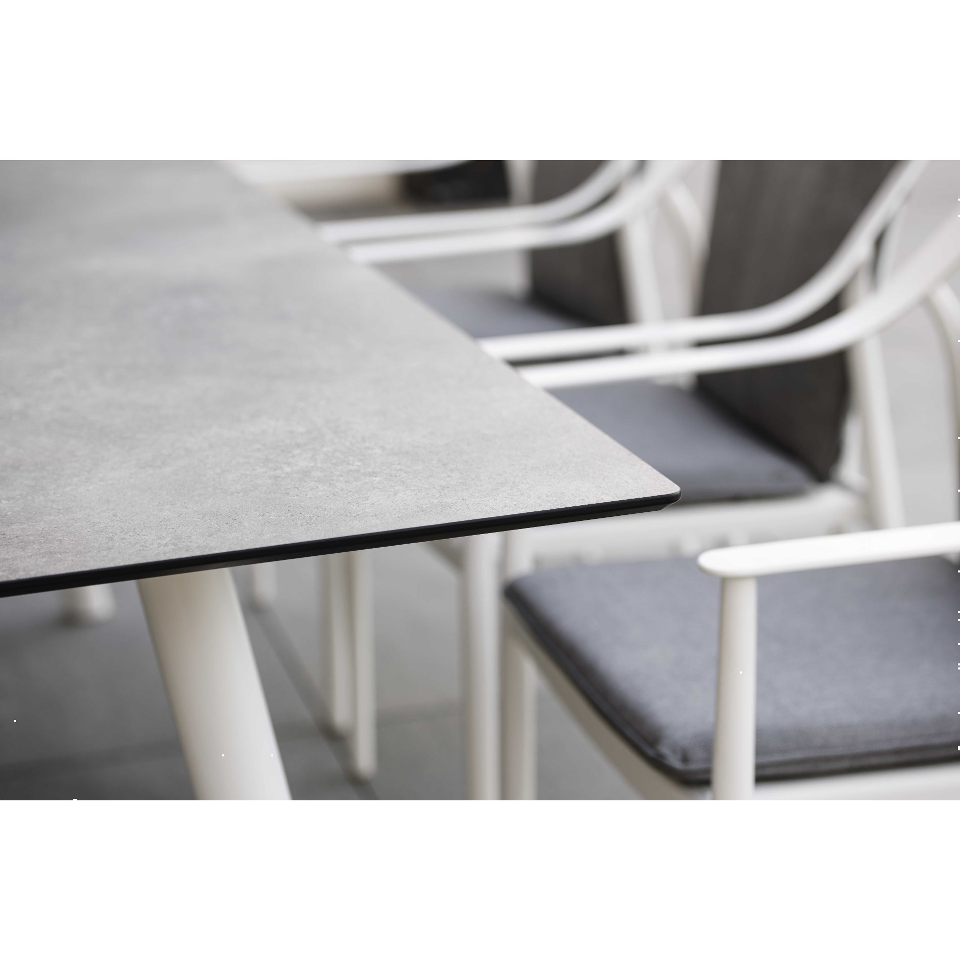Stern Tisch "Interno", Größe 220x100cm, Alu weiß, Tischplatte HPL Vintage Stone