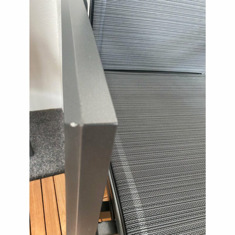 Stern "Kari" Stapelsessel, Gestell Aluminium anthrazit, Sitzfläche Textilgewebe karbon, Ausstellung Stockach