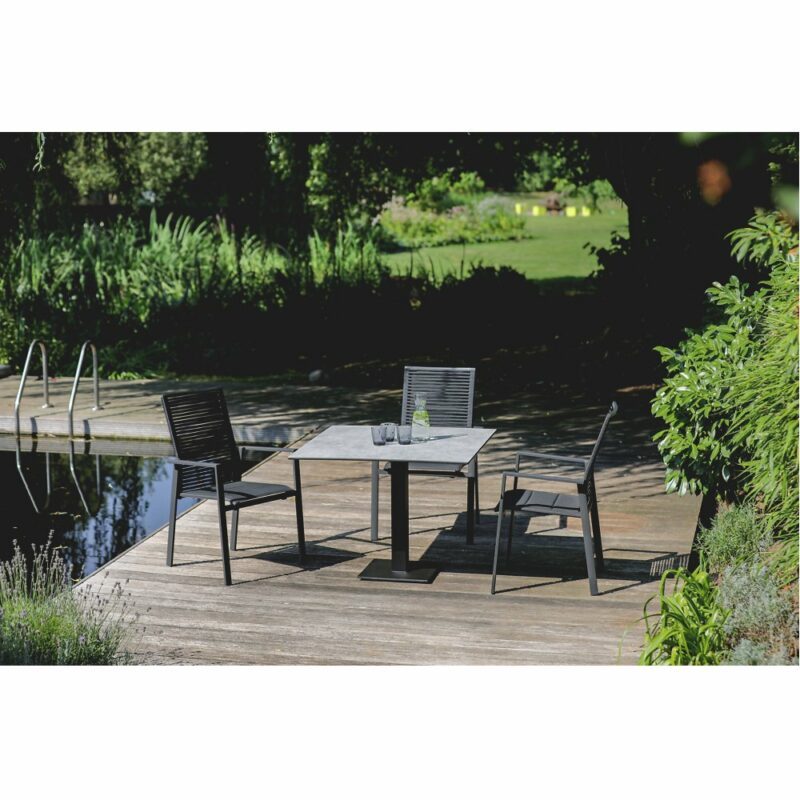 Niehoff Tisch "Bistro", Gestell Stahl anthrazit, Tischplatte HPL Zement-Design mit Stuhl "Cervo"