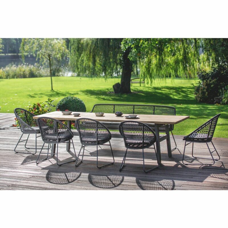 Niehoff "Tavo" Gartentisch, Gestell Aluminium anthrazit, Tischplatte Teakholz mit Baumkante mit Stuhl "Kuta" und Bank "Kubu"