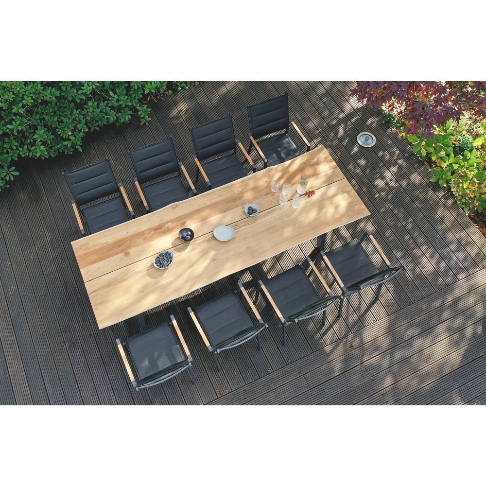Niehoff "Tavo" Gartentisch, Gestell Aluminium anthrazit, Tischplatte Teakholz mit Baumkante und Stuhl "Nantes"