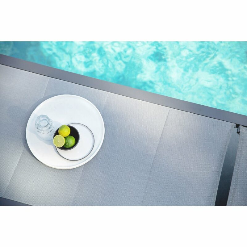 Niehoff “Flad“ Sonnenliege, Gestell Aluminium anthrazit, Liegefläche Textilgewebe silbergrau, gepolstert