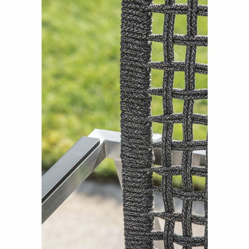Niehoff "Sines" Stapelstuhl, Gestell Edelstahl, Sitzfläche Rope grau, Armlehnen Aluminium schwarz