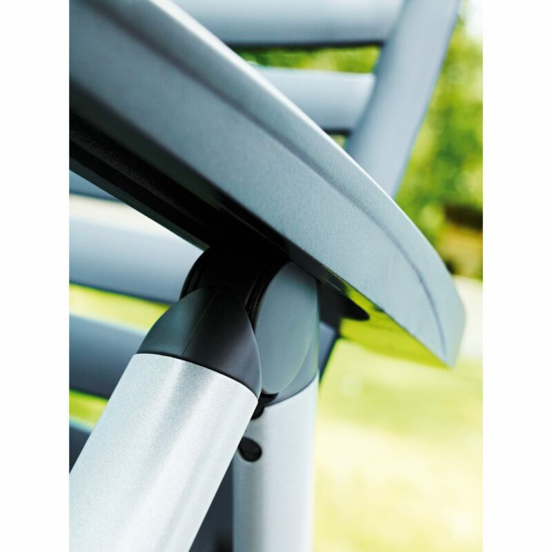 Kettler "Wave" Multipositionssessel, Gestell Aluminium silber, Sitzfläche Kunststoff anthrazit, Detail Armlehnen