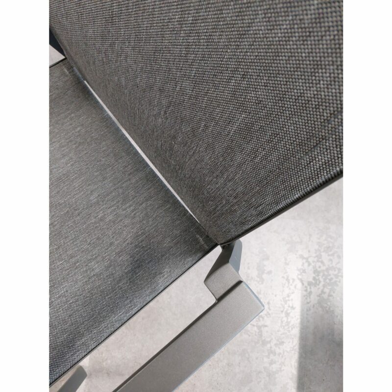 SIT Mobilia "Franco II" Stapelstuhl, Gestell Aluminium anthrazit, Sitzfläche Textilgewebe charcoal black, Armlehnen Aluminium anthrazit