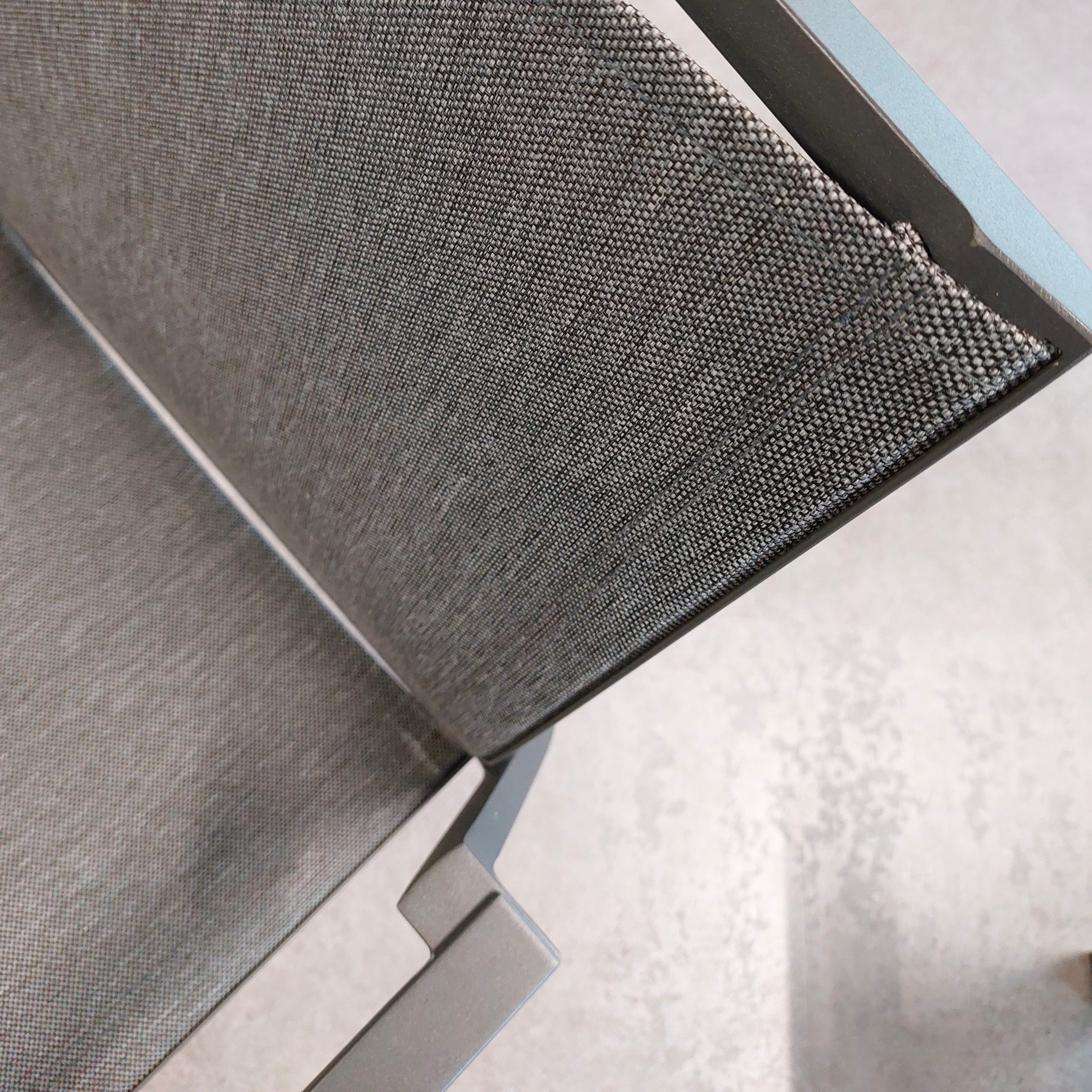 SIT Mobilia "Franco II" Stapelstuhl, Gestell Aluminium anthrazit, Sitzfläche Textilgewebe charcoal black, Armlehnen Aluminium anthrazit