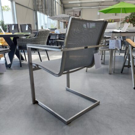 Home Islands "Daiki" Freischwinger, Gestell Edelstahl, Sitzfläche Textilgewebe silver black, Armlehnen Alu, Ausstellung Karlsruhe
