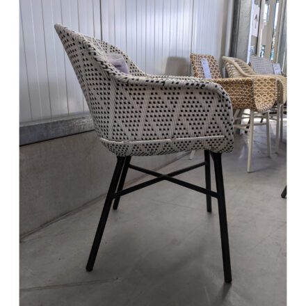 Hartman "Delphine" Dining Chair, Gestell Aluminium carbon black, Sitzschale Polyratten diamond, Ausstellung Karlsruhe