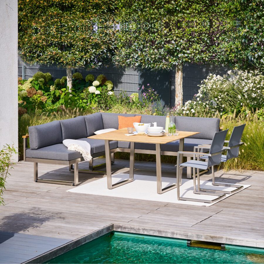 CASA DOMA "Aragona/Falerna/Mineo" Gartenmöbel-Set 5-teilig, Edelstahl gebürstet, Polster Tuvatextil® Panama grafito, Sitzfläche Sunproof® Sling schwarz/silber,, Tischplatte Teak 120x120 cm - Variante links