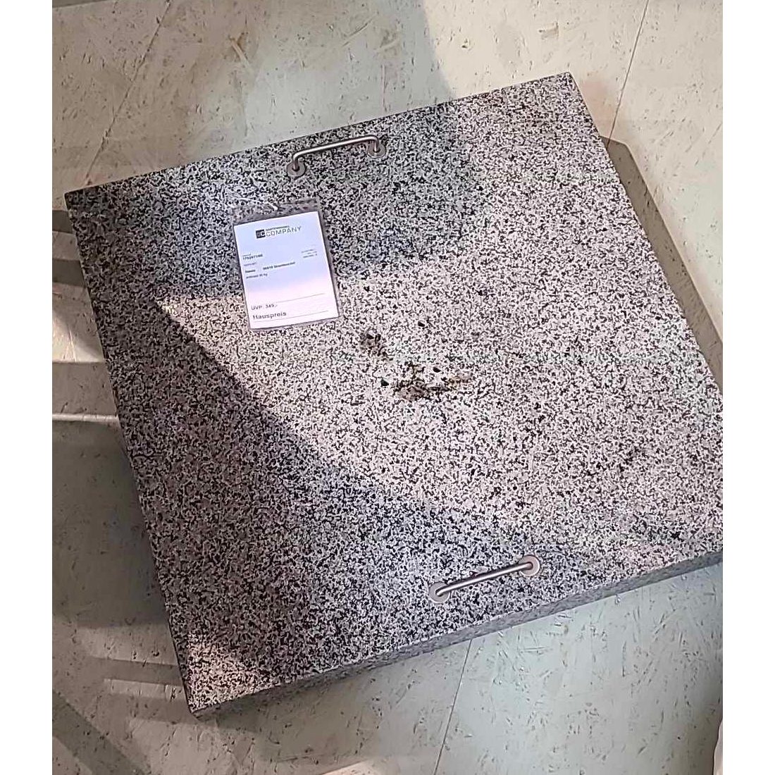 4Seasons Outdoor Granitsockel 90 kg, mit Flecken, ohne Schrauben – Ausstellung Lauchringen