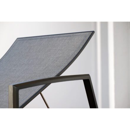 Stern "Kari" Rollenliege in Komforthöhe, Gestell Aluminium schwarz matt, Liegefläche Textilgewebe Leinen grau