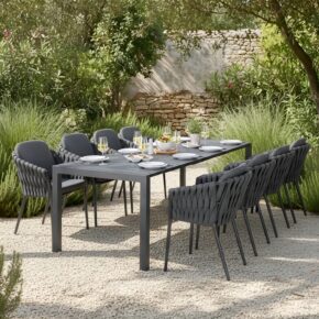 Liadomo Set mit "Marano" Ausziehtisch 160/210/260x90 cm, Edelstahl anthrazit, HPL Betonoptik und "Carano" Stapelsessel, Alu anthrazit, Socks anthrazit (Bild KI-generiert)