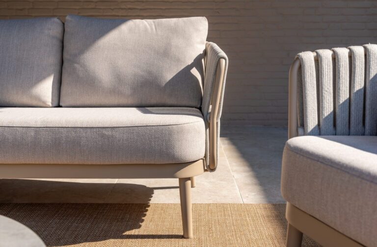 4 Seasons Outdoor Loungeserie “Eva” mit Olefin-Polsterbezügen (Foto: Hersteller)