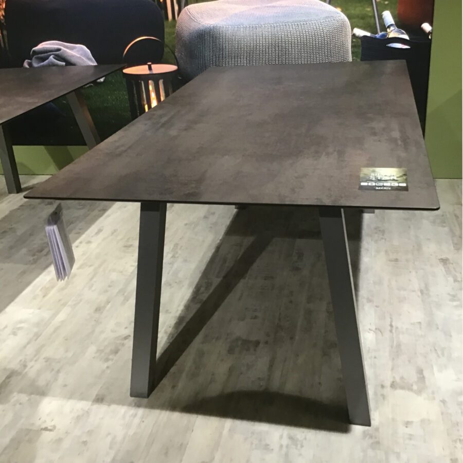 Stern "Interno" Gartentisch 180x100 cm, Gestell Alumimium, Tischplatte HPL Dekor Smoky - Ausstellung Weil am Rhein