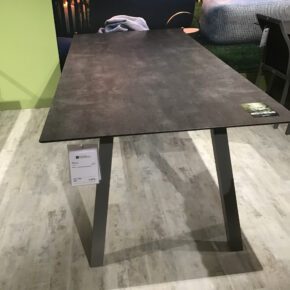 Stern "Interno" Gartentisch 220x100 cm, Gestell Alumimium, Tischplatte HPL Dekor Zement - Ausstellung Weil am Rhein