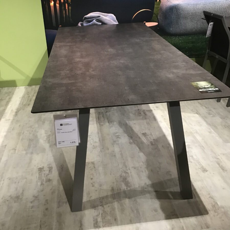 Stern "Interno" Gartentisch 220x100 cm, Gestell Alumimium, Tischplatte HPL Dekor Zement - Ausstellung Weil am Rhein