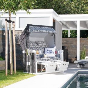 Sonnenpartner Strandkorb "Konsul", 2-Sitzer, Polyrattan schwarz mit weißen Nadelstreifen, Gartenmöbelstoff Modena Schwarz und Markisenstoff uni hellgrau