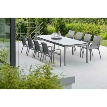 Stern Stapelsessel "Ron", Gestell Alu graphit, Textilgewebe silbergrau, Armlehnen Alu anthrazit und Gartentisch Alu graphit/HPL Vintage grau, 250x100 cm Stern Stapelsessel "Ron", Gestell Alu graphit, Textilgewebe silbergrau, Armlehnen Alu anthrazit und Gartentisch Alu graphit/HPL Vintage grau, 250x100 cm