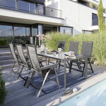 Kettler Gartenmöbel-Set mit "Forma II" Klappsessel und "Edge" Gartentisch 220x95 cm, Alu anthrazit, Sitzfläche graphit, Tischplatte Kettalux